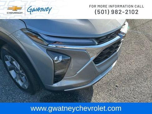 Used 2026 Chevrolet Trax LT FWD image 13
