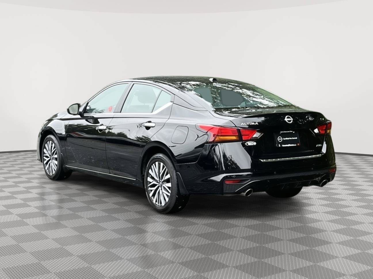 Used 2023 Nissan Altima 2.5 SV w/ SV Premium Package AWD/4WD image 8