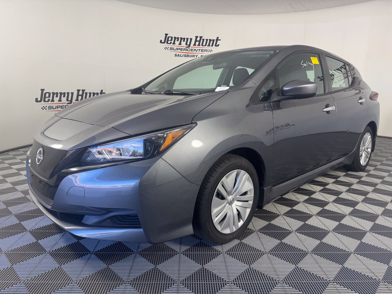 Used 2025 Nissan Leaf S FWD image 1
