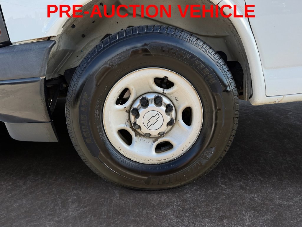 Used 2017 Chevrolet Express 2500 Extended RWD image 9