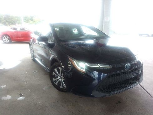 Used 2021 Toyota Corolla LE image 3
