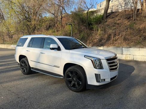 Used 2018 Cadillac Escalade Luxury image 11