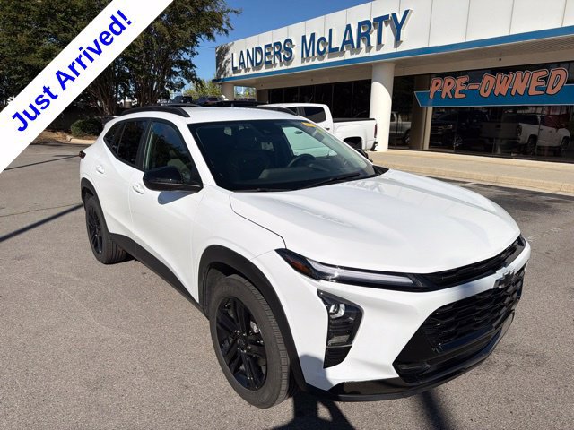 Used 2025 Chevrolet Trax ACTIV w/ Driver Confidence Package FWD image 1