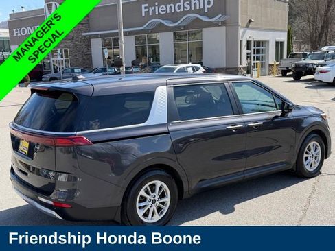 Used 2022 Kia Carnival LX FWD image 5