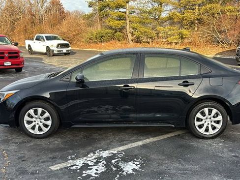 Used 2024 Toyota Corolla LE image 6