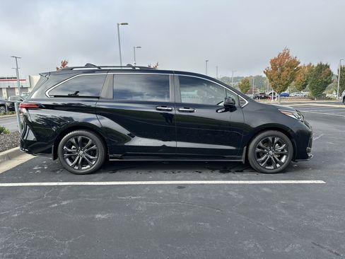 Certified 2023 Toyota Sienna XSE image 11