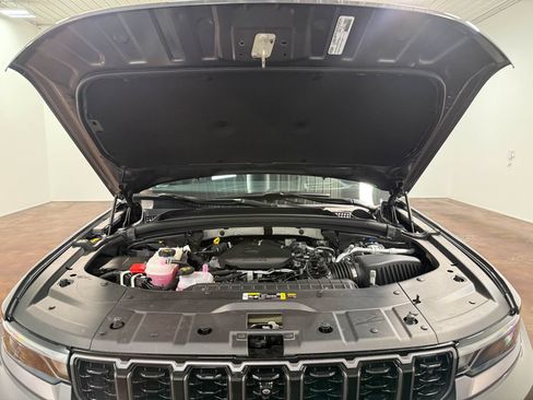 Used 2026 Jeep Grand Cherokee L Summit w/ Obsidian Package AWD/4WD image 19
