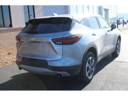 Used 2025 Chevrolet Blazer LT image 3