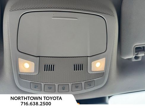 Used 2024 Ford Expedition XLT AWD/4WD image 31
