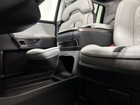 Used 2024 Rivian R1S Adventure AWD/4WD image 33