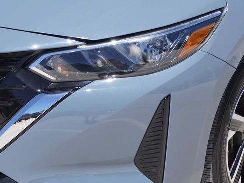 Used 2025 Nissan Sentra SV FWD image 2
