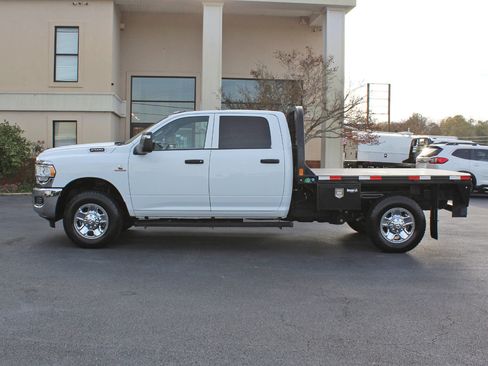 Used 2024 RAM 2500 Tradesman w/ Chrome Appearance Group image 11