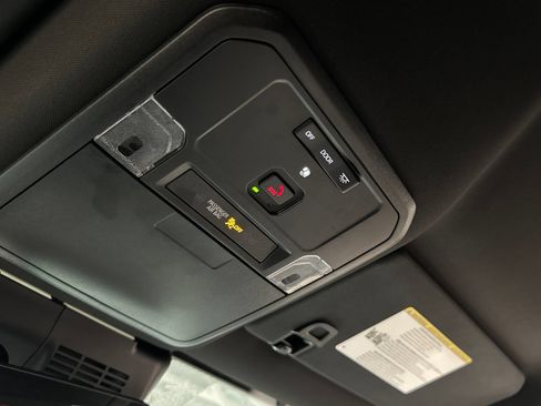 Used 2025 Toyota Tacoma SR5 AWD/4WD image 36
