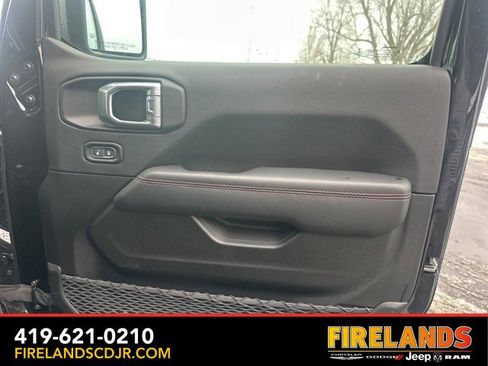 Used 2022 Jeep Gladiator Rubicon w/ Cold Weather Group image 18