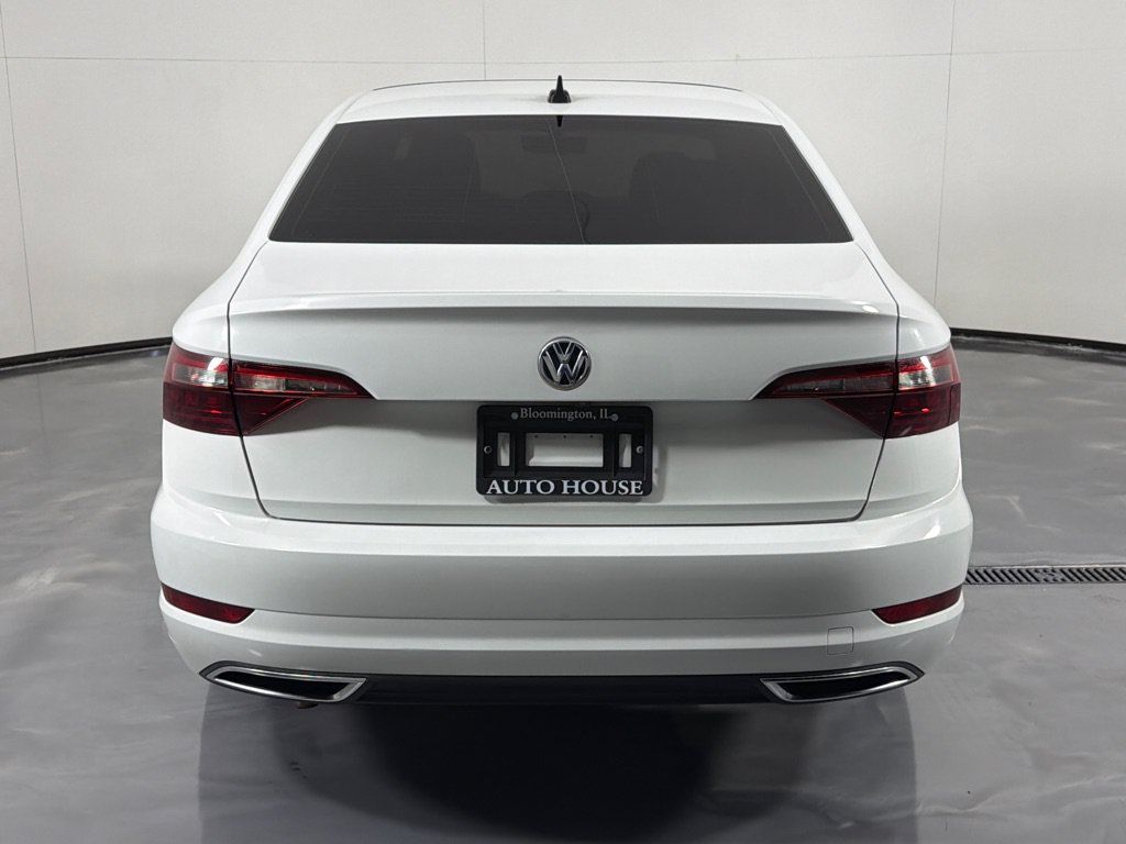 Used 2020 Volkswagen Jetta R-Line w/ R-Line Cold Weather Package FWD image 4