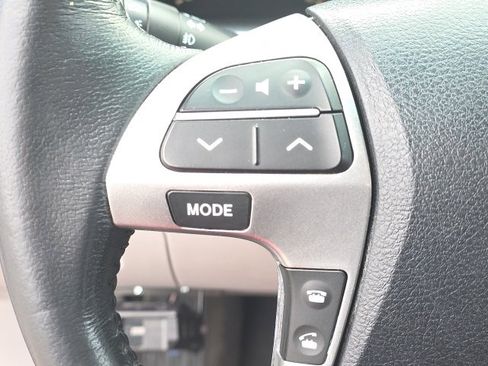 Used 2011 Toyota Highlander SE w/ Tow Pkg image 21