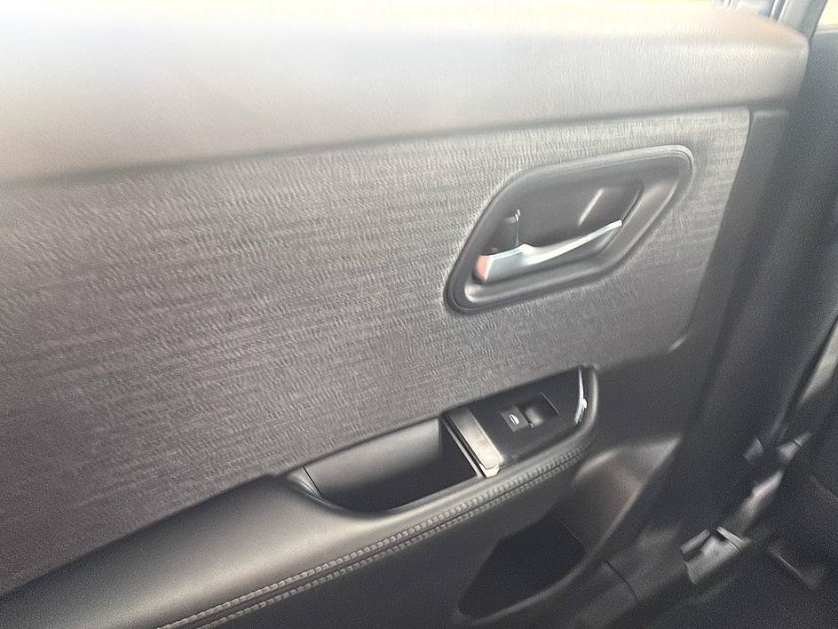 Certified 2023 Nissan Rogue SV FWD image 19
