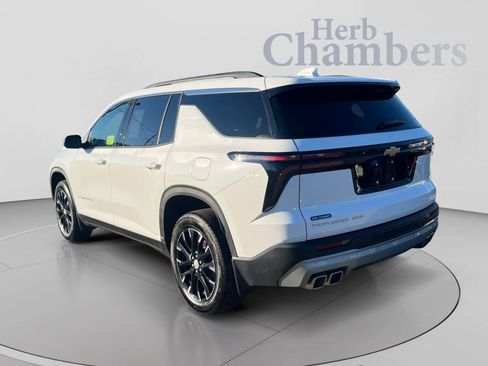 Used 2025 Chevrolet Traverse LT w/ Sun and Wheel Package AWD/4WD image 3
