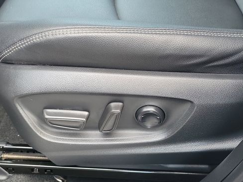 Used 2023 Toyota Corolla Cross XLE w/ Convenience Package image 17