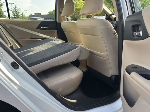 Used 2015 Honda Accord Touring image 18