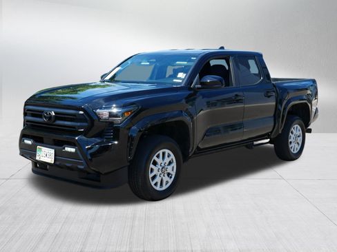 Used 2025 Toyota Tacoma SR5 AWD/4WD image 3