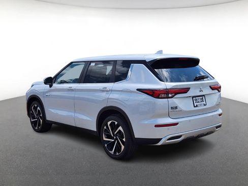 New 2025 Mitsubishi Outlander SE image 4