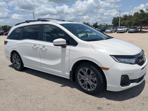 Used 2025 Honda Odyssey Touring image 2