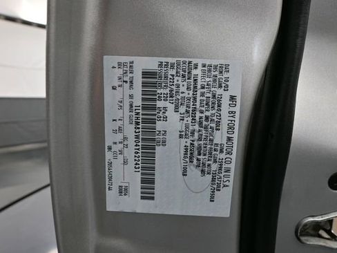 Used 2004 Lincoln Town Car Ultimate RWD image 41