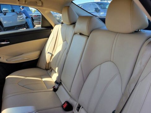 Used 2022 Toyota Avalon XLE image 27