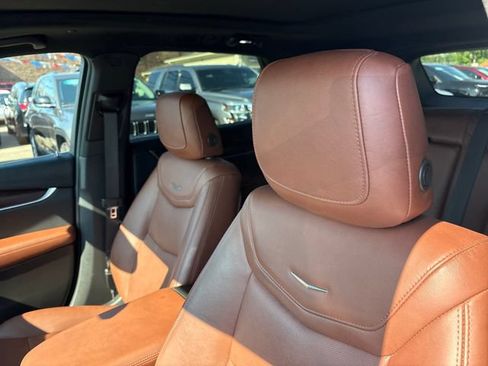Used 2022 Cadillac XT5 Premium Luxury w/ LPO, Floor Liner Package AWD/4WD image 9