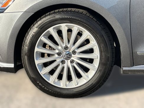 Used 2017 Volkswagen Passat 1.8T SE w/ SE Lighting Package image 11