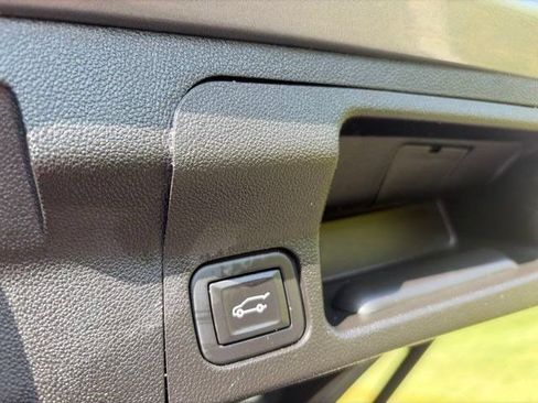 Used 2022 GMC Acadia SLE w/ Driver Convenience Package FWD image 36