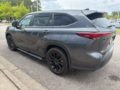 Used 2023 Toyota Highlander L AWD/4WD image 2