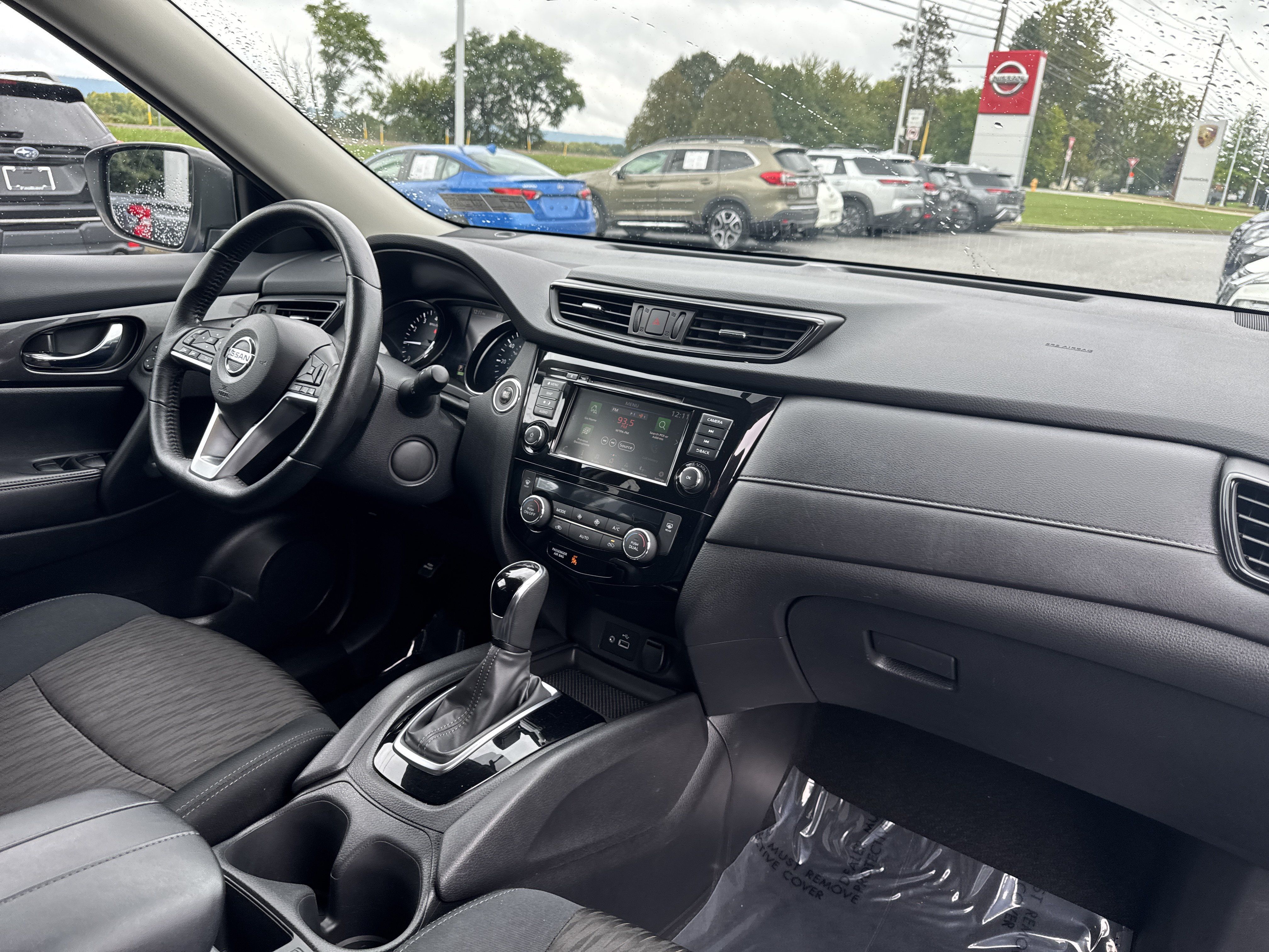Used 2018 Nissan Rogue SV w/ Premium Package AWD/4WD image 15