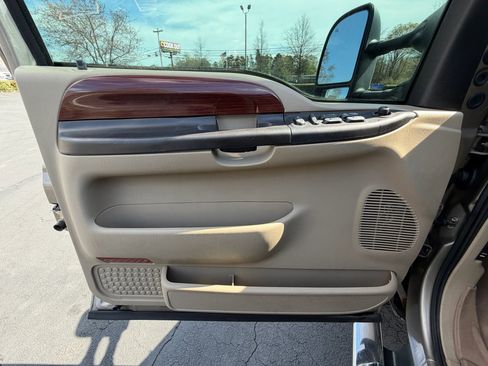 Used 2006 Ford F350 Lariat image 16
