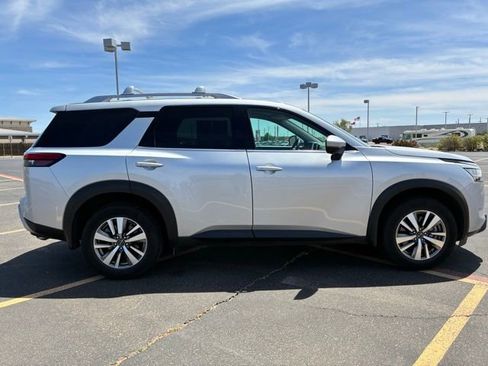 Certified 2023 Nissan Pathfinder SL w/ Black Appearance Package image 7