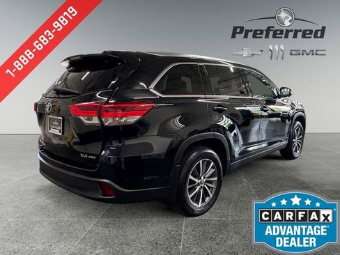 Used 2019 Toyota Highlander XLE w/ Carpet Mat Package (TMS) AWD/4WD image 18