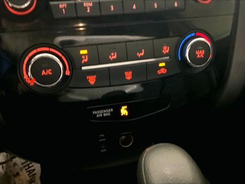 Used 2016 Nissan Rogue S FWD image 30