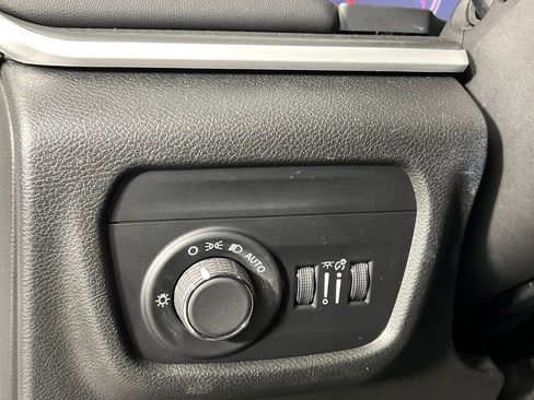 Used 2023 Jeep Grand Cherokee Altitude image 23