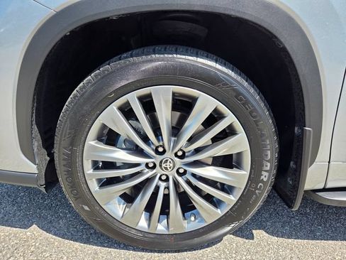 Used 2020 Toyota Highlander Platinum AWD/4WD image 24