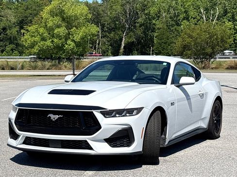 Used 2025 Ford Mustang GT RWD image 3