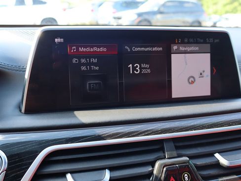 Used 2018 BMW 750i RWD image 26