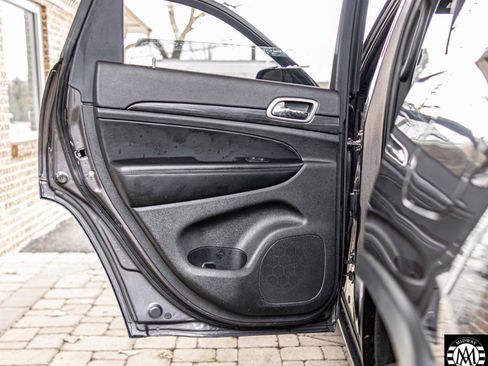 Used 2020 Jeep Grand Cherokee Laredo image 31