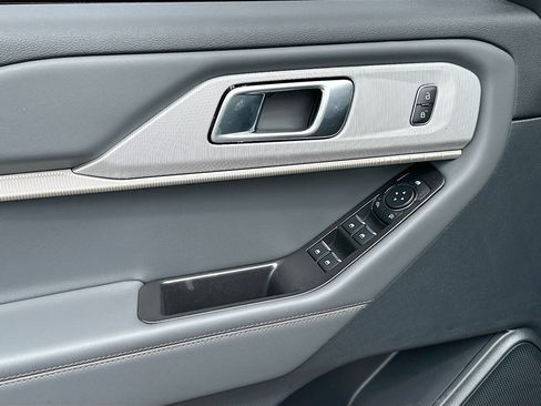 New 2026 Ford Explorer Active RWD image 13