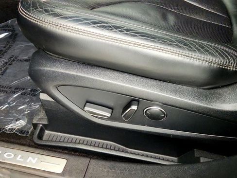 Used 2016 Lincoln MKX Reserve w/ Climate Package AWD/4WD image 12