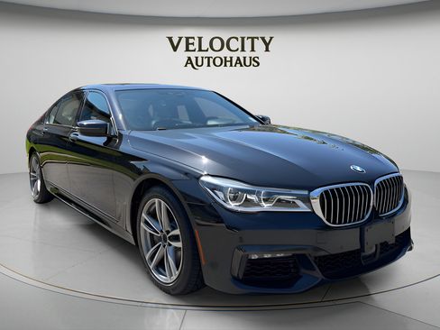 Used 2019 BMW 750i xDrive w/ Executive Package AWD/4WD image 1