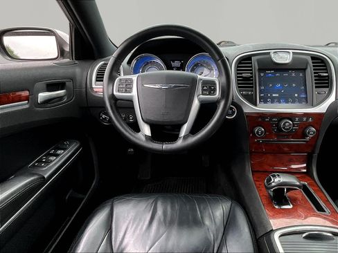 Used 2013 Chrysler 300 w/ Driver Convenience Group RWD image 8