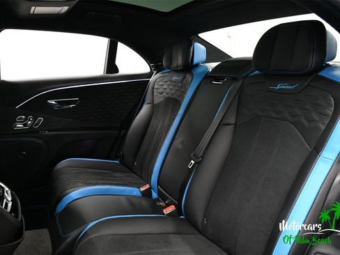 Used 2025 Bentley Flying Spur Plug-In Hybrid image 48