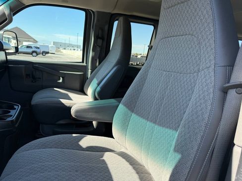 Used 2016 GMC Savana 3500 LT w/ LT Preferred Equipment Group RWD image 17