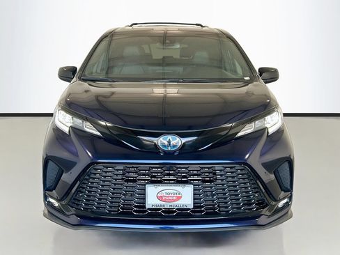 Used 2025 Toyota Sienna XSE w/ XSE Plus Package FWD image 2